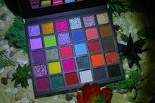 Load image into Gallery viewer, CASCABEL 30 PAN EYESHADOW PALETTE
